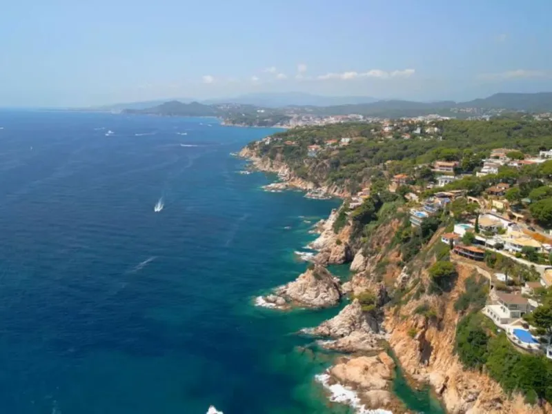 Exclusive plots with bespoke architectural projects on the Costa Brava