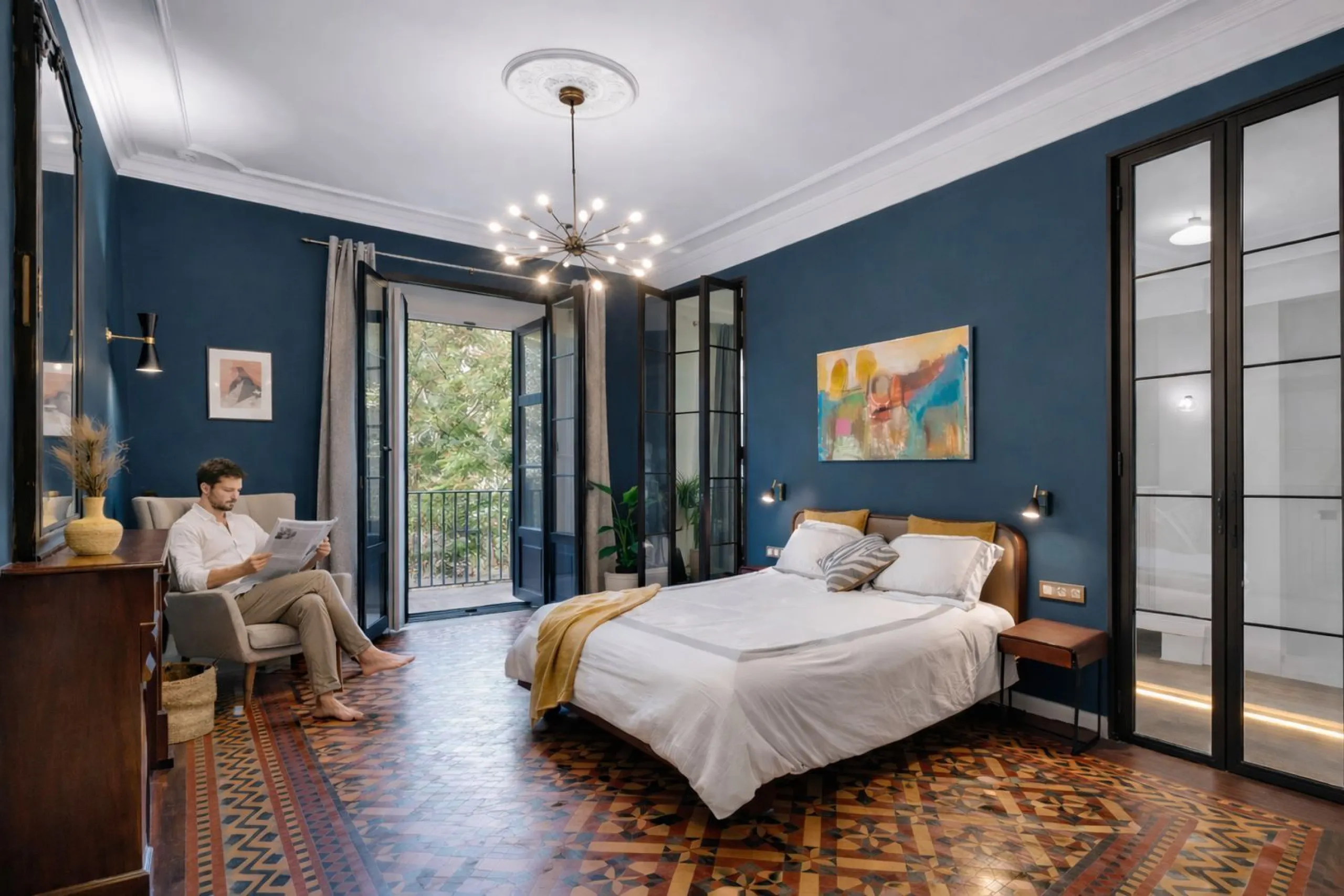 Renovated apartment with gallery and high ceilings near Arc de Triomf, Barcelona