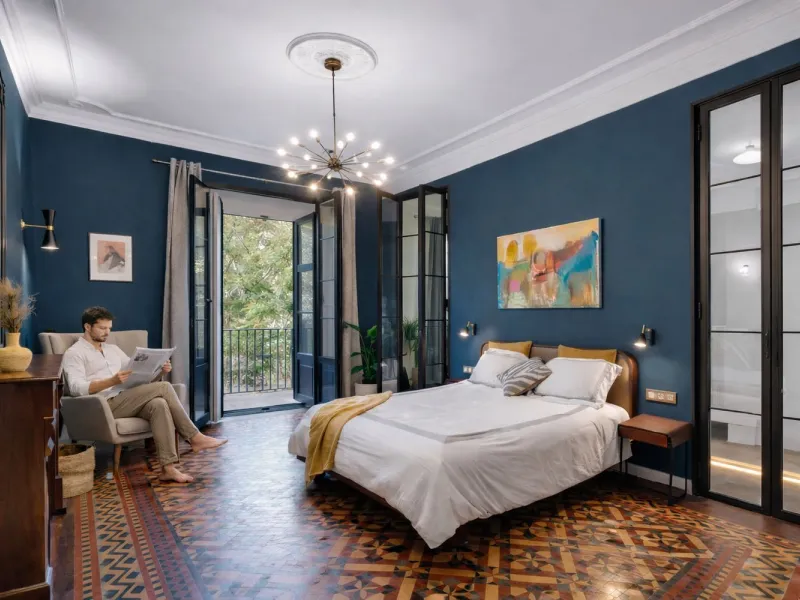 Renovated apartment with gallery and high ceilings near Arc de Triomf, Barcelona