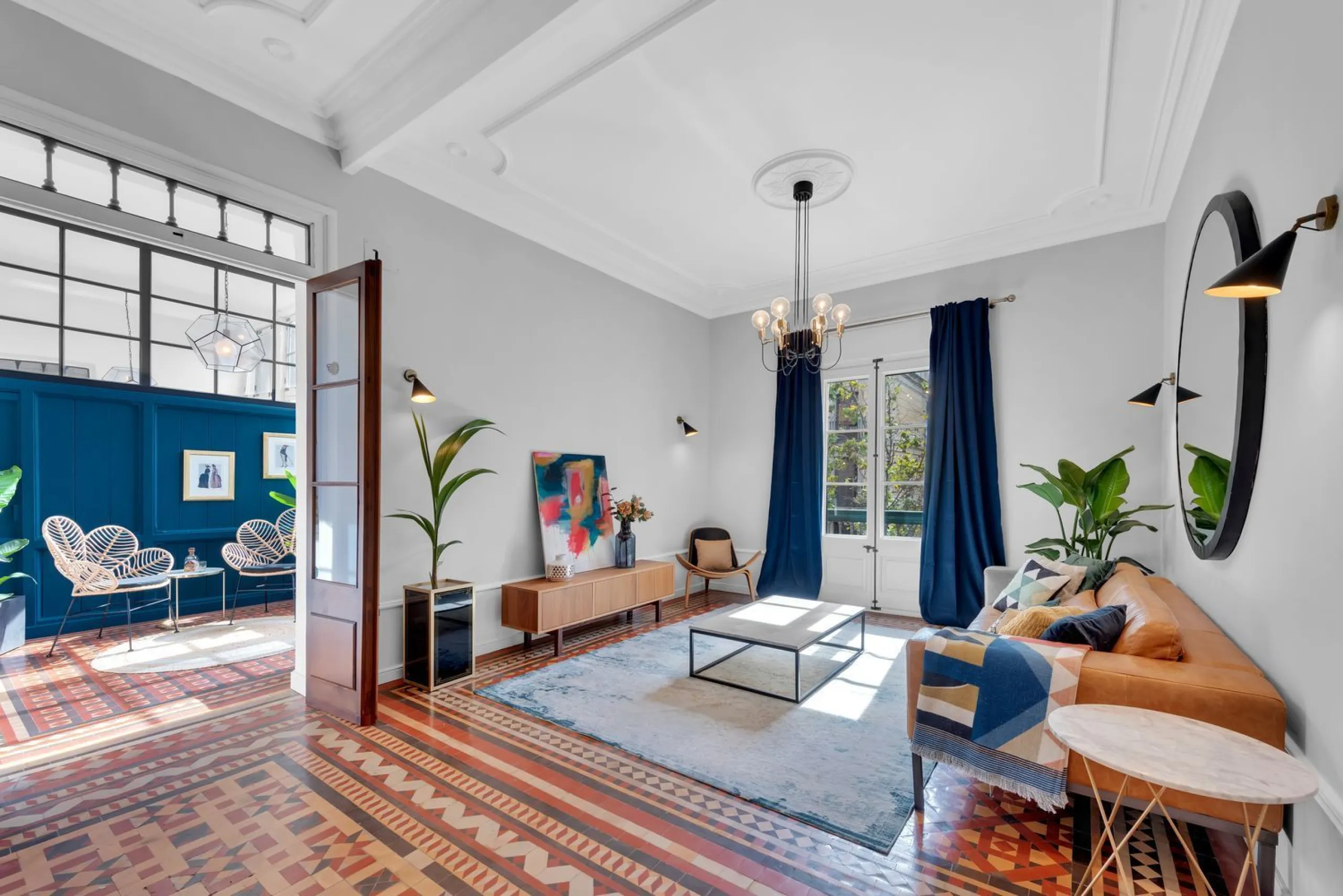 Renovated apartment with gallery and high ceilings near Arc de Triomf, Barcelona