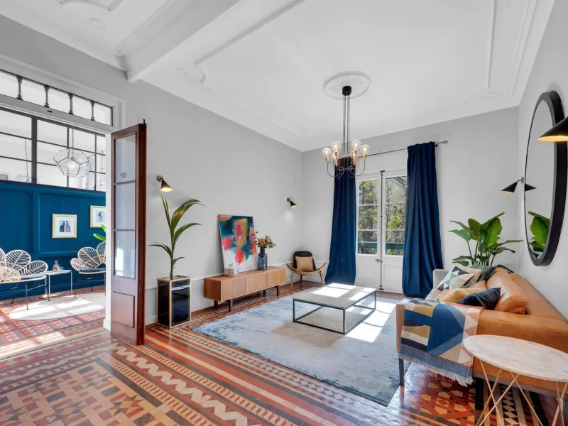 Renovated apartment with gallery and high ceilings near Arc de Triomf, Barcelona