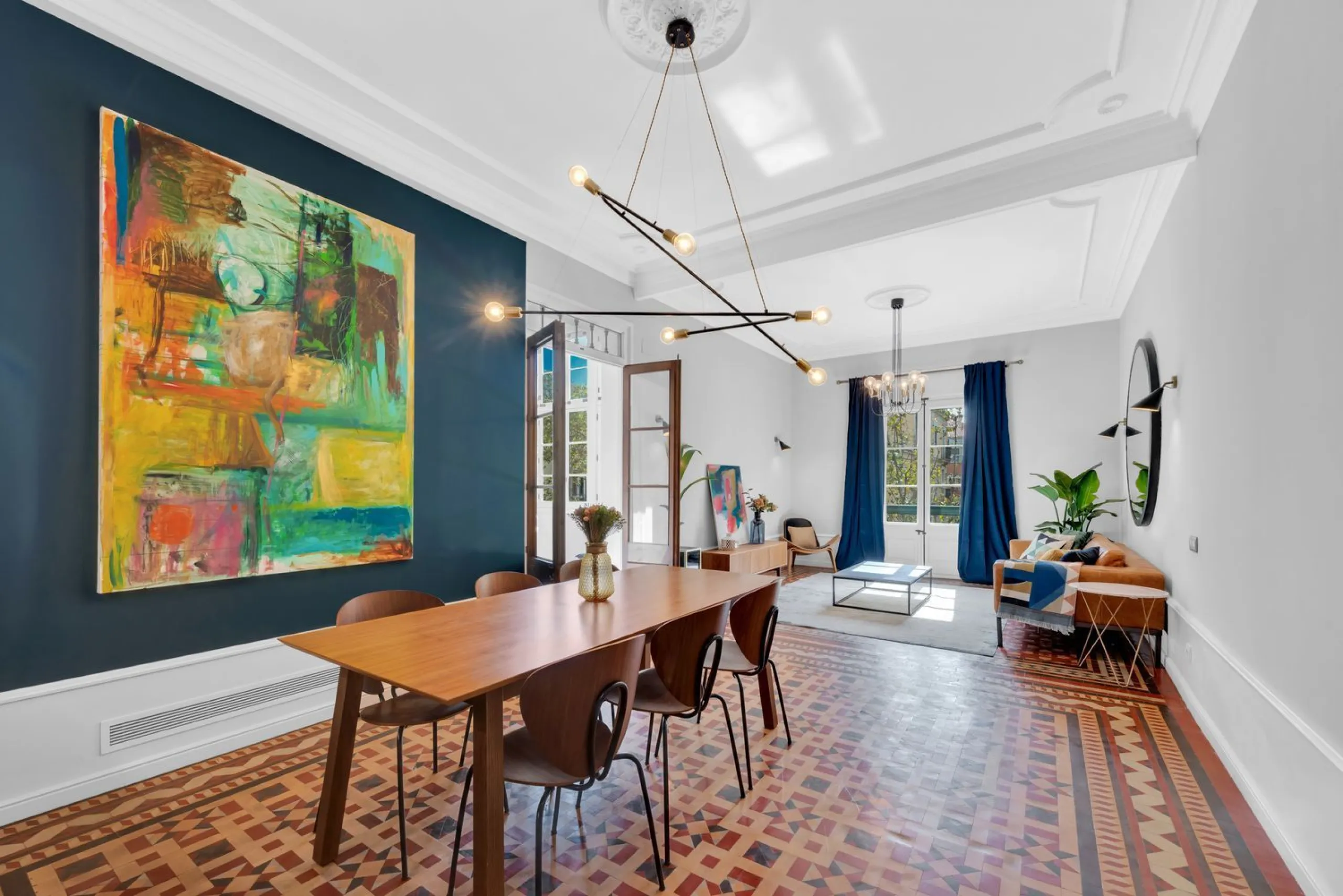 Renovated apartment with gallery and high ceilings near Arc de Triomf, Barcelona