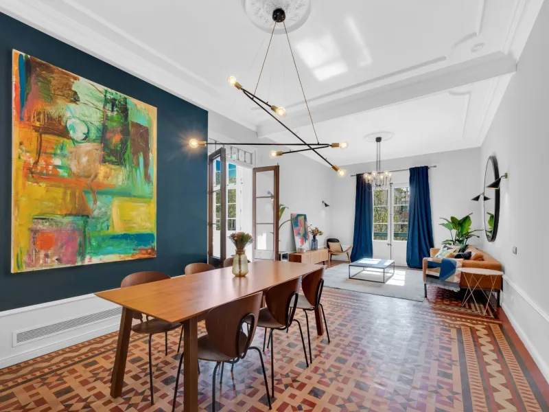 Renovated apartment with gallery and high ceilings near Arc de Triomf, Barcelona