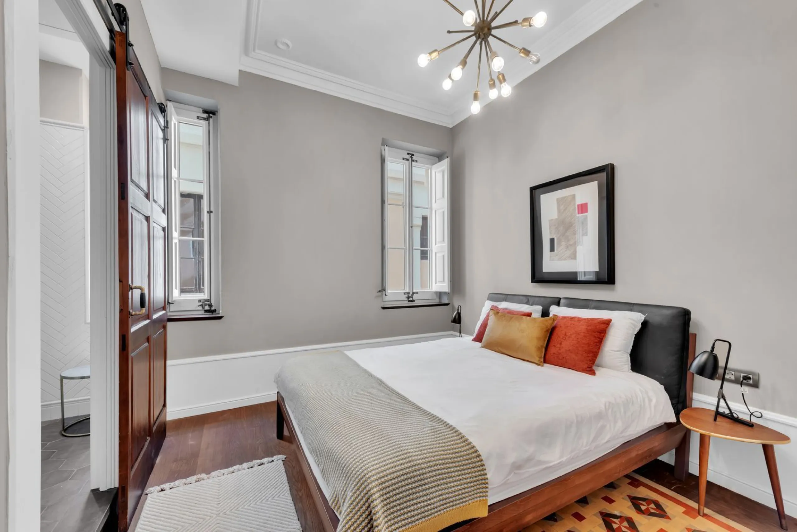 Renovated apartment with gallery and high ceilings near Arc de Triomf, Barcelona