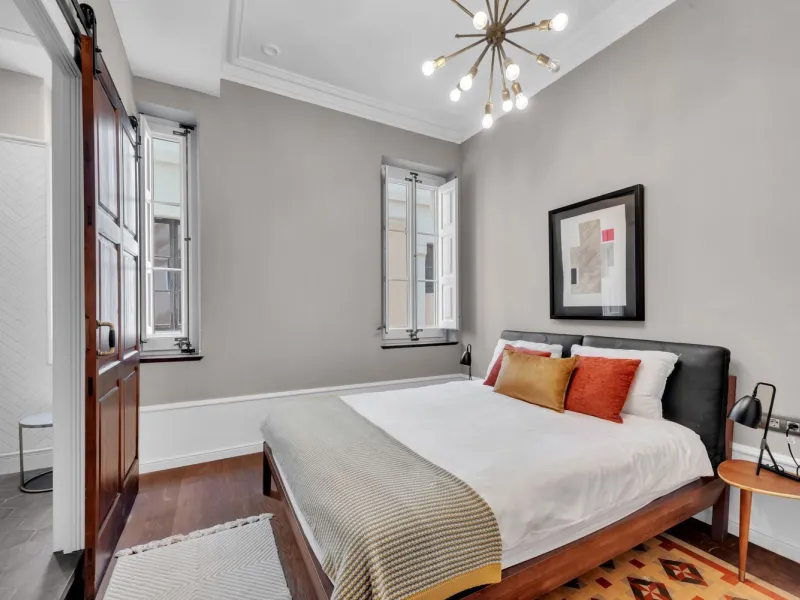 Renovated apartment with gallery and high ceilings near Arc de Triomf, Barcelona
