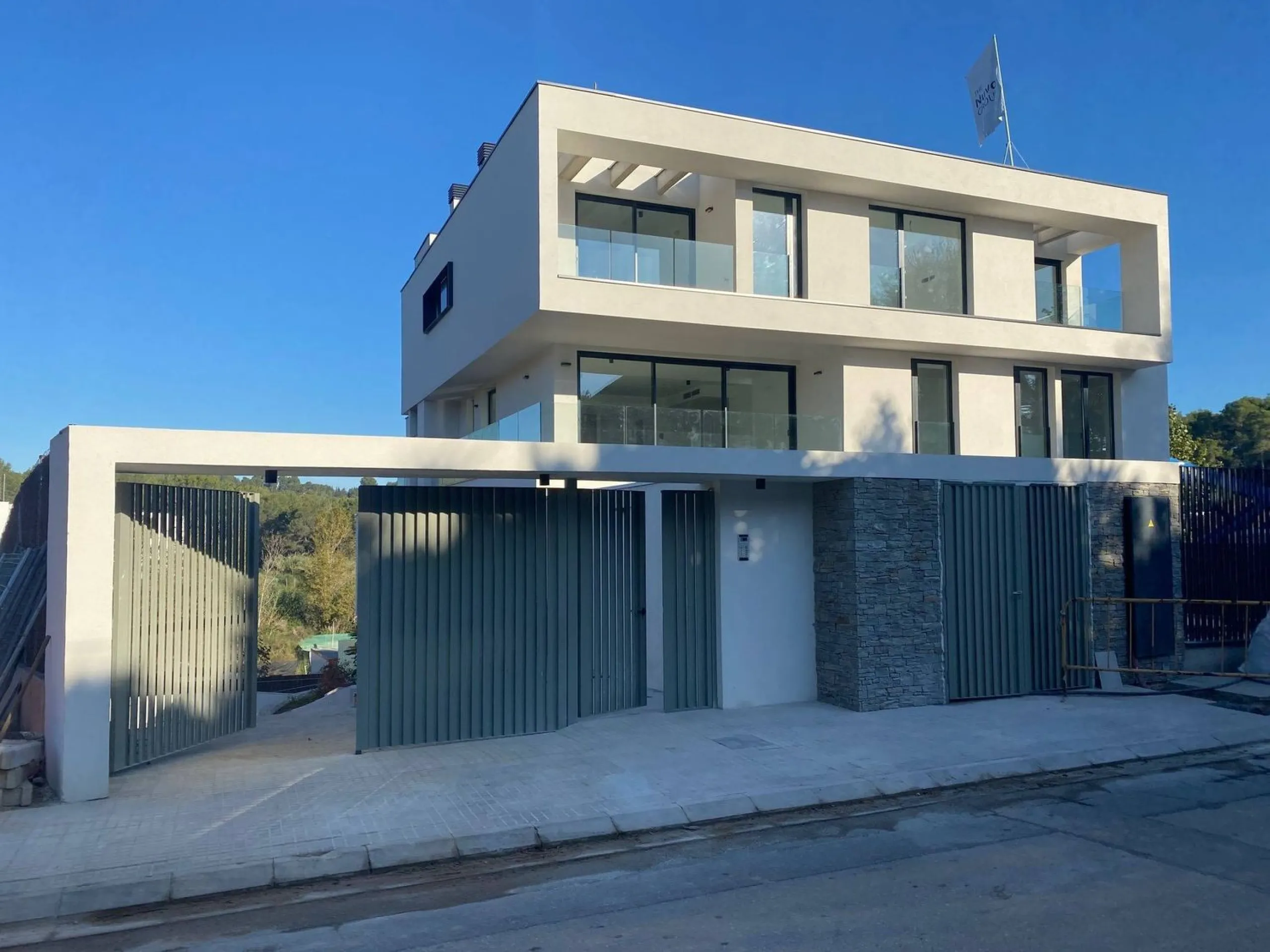 New-Build Penthouse with Private Terrace in Bellaterra, Barcelona